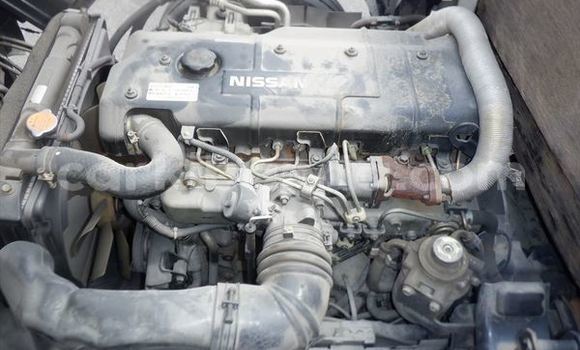 Nunua Imported Nissan UD Nyeupe Lori ndani ya Kampala nchini Uganda Nunua Imported Nissan UD Nyeupe Lori ndani ya Kampala nchini Uganda