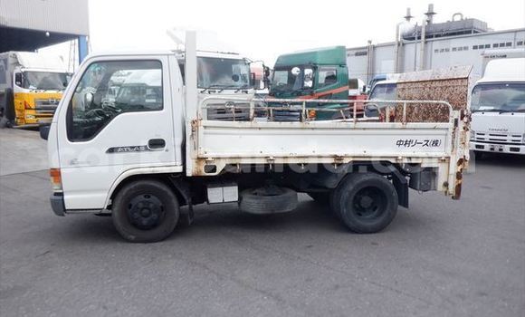 Nunua Imported Nissan UD Nyeupe Lori ndani ya Kampala nchini Uganda Nunua Imported Nissan UD Nyeupe Lori ndani ya Kampala nchini Uganda