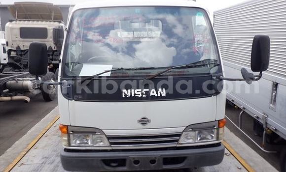 Nunua Imported Nissan UD Nyeupe Lori ndani ya Kampala nchini Uganda Nunua Imported Nissan UD Nyeupe Lori ndani ya Kampala nchini Uganda