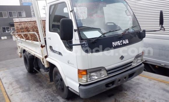Nunua Imported Nissan UD Nyeupe Lori ndani ya Kampala nchini Uganda Nunua Imported Nissan UD Nyeupe Lori ndani ya Kampala nchini Uganda