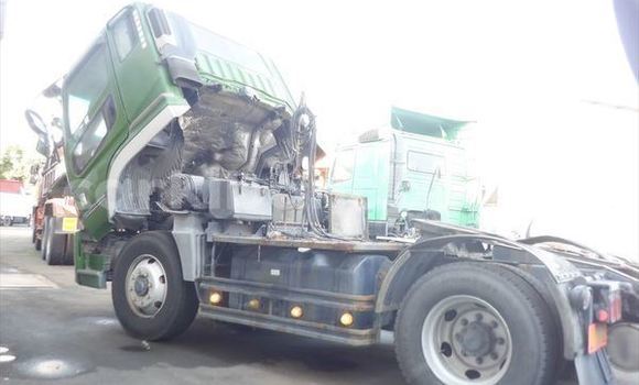 Gura Imported Mitsubishi Van Green Ikamyo i Kampala mu Uganda Gura Imported Mitsubishi Van Green Ikamyo i Kampala mu Uganda