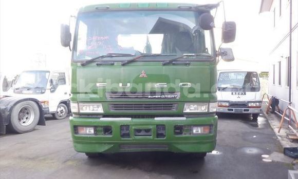 Gura Imported Mitsubishi Van Green Ikamyo i Kampala mu Uganda Gura Imported Mitsubishi Van Green Ikamyo i Kampala mu Uganda