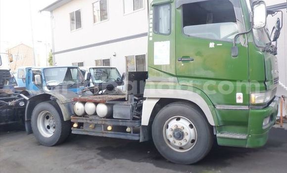 Gura Imported Mitsubishi Van Green Ikamyo i Kampala mu Uganda Gura Imported Mitsubishi Van Green Ikamyo i Kampala mu Uganda