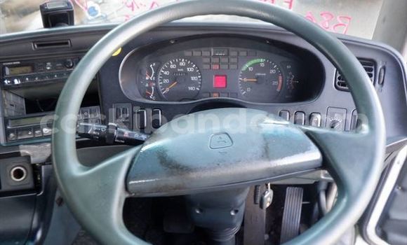 Gura Imported Mitsubishi Van Green Ikamyo i Kampala mu Uganda Gura Imported Mitsubishi Van Green Ikamyo i Kampala mu Uganda