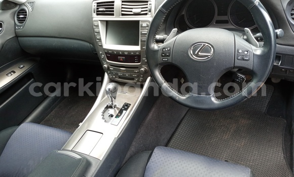 Acheter Import Voiture Lexus IS Blanc à Kampala, Ouganda Acheter Import Voiture Lexus IS Blanc à Kampala, Ouganda