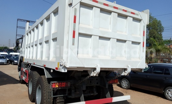 Acheter Neuf Utilitaire Howo Sinotruk Blanc à Kampala, Ouganda Acheter Neuf Utilitaire Howo Sinotruk Blanc à Kampala, Ouganda