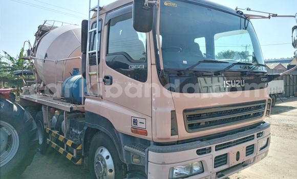 Acheter Import Utilitaire Isuzu FTR 850 Beige à Kampala, Ouganda Acheter Import Utilitaire Isuzu FTR 850 Beige à Kampala, Ouganda