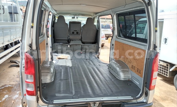 Acheter Import Voiture Toyota Hiace Blanc à Kampala, Ouganda Acheter Import Voiture Toyota Hiace Blanc à Kampala, Ouganda