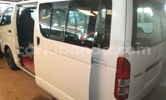 Acheter Import Voiture Toyota Hiace Blanc à Kampala, Ouganda Acheter Import Voiture Toyota Hiace Blanc à Kampala, Ouganda