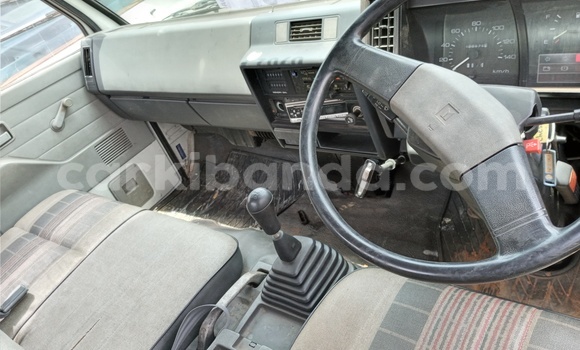 Acheter Occasion Utilitaire Isuzu FTR 850 Blanc à Kampala, Ouganda Acheter Occasion Utilitaire Isuzu FTR 850 Blanc à Kampala, Ouganda