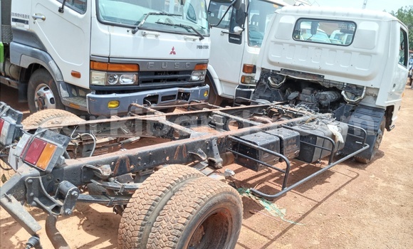 Acheter Occasion Utilitaire Isuzu FTR 850 Blanc à Kampala, Ouganda Acheter Occasion Utilitaire Isuzu FTR 850 Blanc à Kampala, Ouganda
