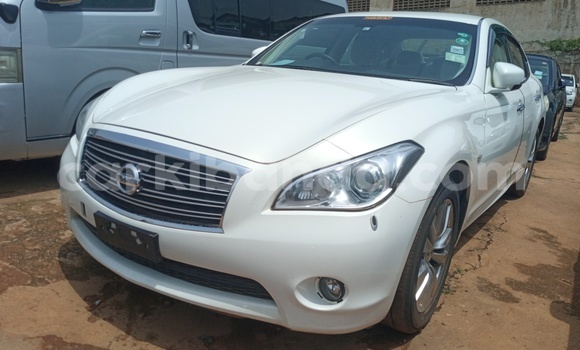 Acheter Import Voiture Nissan Fuga Blanc à Kampala, Ouganda Acheter Import Voiture Nissan Fuga Blanc à Kampala, Ouganda