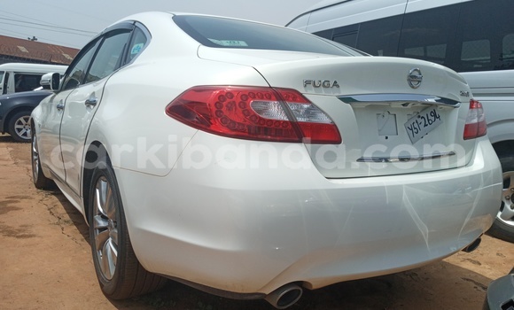 Acheter Import Voiture Nissan Fuga Blanc à Kampala, Ouganda Acheter Import Voiture Nissan Fuga Blanc à Kampala, Ouganda