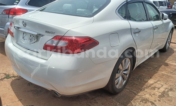 Acheter Import Voiture Nissan Fuga Blanc à Kampala, Ouganda Acheter Import Voiture Nissan Fuga Blanc à Kampala, Ouganda