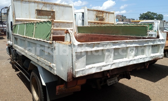 Acheter Import Utilitaire Isuzu FTR 850 Blanc à Kampala, Ouganda Acheter Import Utilitaire Isuzu FTR 850 Blanc à Kampala, Ouganda