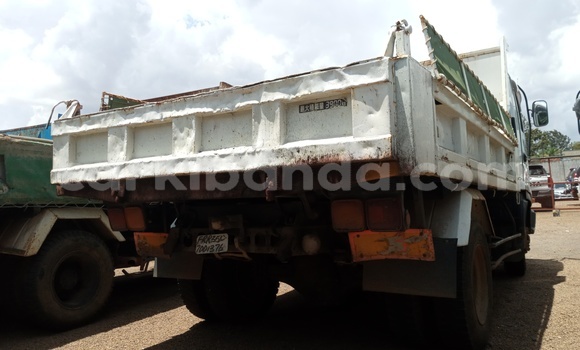 Acheter Import Utilitaire Isuzu FTR 850 Blanc à Kampala, Ouganda Acheter Import Utilitaire Isuzu FTR 850 Blanc à Kampala, Ouganda
