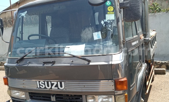 Acheter Import Utilitaire Isuzu FTR 850 Beige à Kampala, Ouganda Acheter Import Utilitaire Isuzu FTR 850 Beige à Kampala, Ouganda