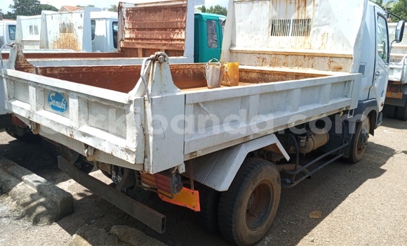 Acheter Import Utilitaire Mitsubishi L400 Blanc à Kampala, Ouganda Acheter Import Utilitaire Mitsubishi L400 Blanc à Kampala, Ouganda
