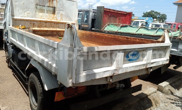 Acheter Import Utilitaire Mitsubishi L400 Blanc à Kampala, Ouganda Acheter Import Utilitaire Mitsubishi L400 Blanc à Kampala, Ouganda