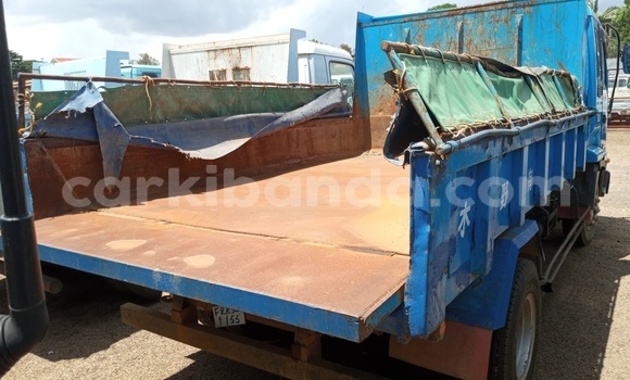 Acheter Import Utilitaire Isuzu FTR 850 Bleu à Kampala, Ouganda Acheter Import Utilitaire Isuzu FTR 850 Bleu à Kampala, Ouganda