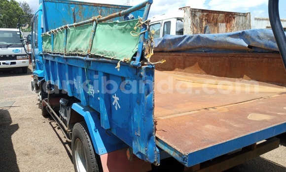 Acheter Import Utilitaire Isuzu FTR 850 Bleu à Kampala, Ouganda Acheter Import Utilitaire Isuzu FTR 850 Bleu à Kampala, Ouganda