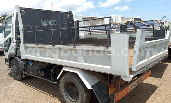 Acheter Import Utilitaire Mitsubishi L400 Blanc à Kampala, Ouganda Acheter Import Utilitaire Mitsubishi L400 Blanc à Kampala, Ouganda