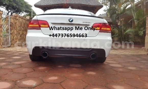 Gura Yakoze BMW 3–Series White Imodoka i Kampala mu Uganda Gura Yakoze BMW 3–Series White Imodoka i Kampala mu Uganda