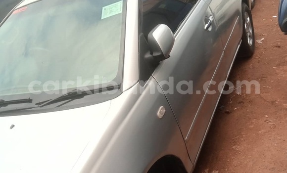 Gura Yakoze Toyota Premio Silver Imodoka i Kampala mu Uganda Gura Yakoze Toyota Premio Silver Imodoka i Kampala mu Uganda