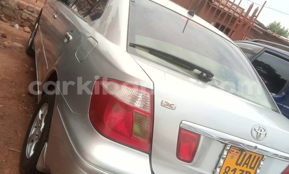 Gura Yakoze Toyota Premio Silver Imodoka i Kampala mu Uganda Gura Yakoze Toyota Premio Silver Imodoka i Kampala mu Uganda