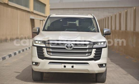 Nunua Ilio tumika Toyota Land Cruiser Nyeupe Gari ndani ya Bundibugyo nchini Magharibi