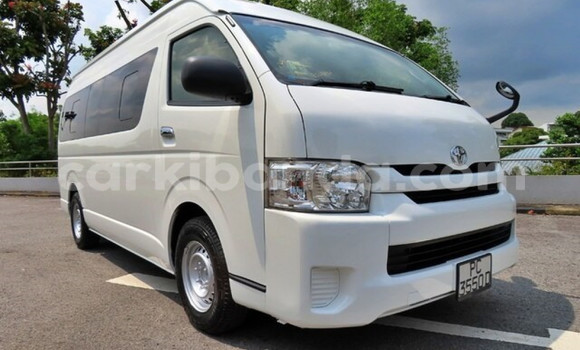 Buy Used Toyota Hiace White Car in Tororo in Eastern