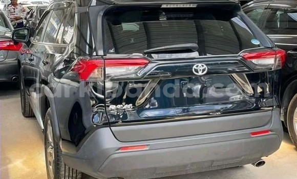 Gura Nshya Toyota RAV4 Black Imodoka i Kampala mu Uganda Gura Nshya Toyota RAV4 Black Imodoka i Kampala mu Uganda