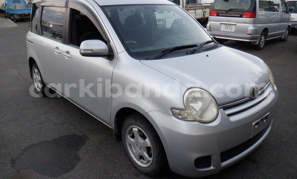 Buy New Toyota Sienta Silver Car in Kampala in Uganda Buy New Toyota Sienta Silver Car in Kampala in Uganda