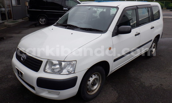 Gura Nshya Toyota Succeed White Imodoka i Kampala mu Uganda Gura Nshya Toyota Succeed White Imodoka i Kampala mu Uganda