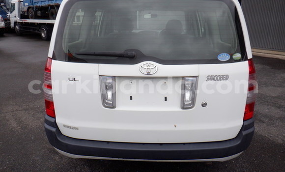 Gura Nshya Toyota Succeed White Imodoka i Kampala mu Uganda Gura Nshya Toyota Succeed White Imodoka i Kampala mu Uganda