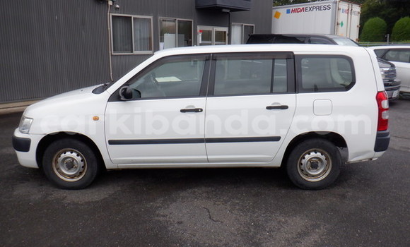 Gura Nshya Toyota Succeed White Imodoka i Kampala mu Uganda Gura Nshya Toyota Succeed White Imodoka i Kampala mu Uganda