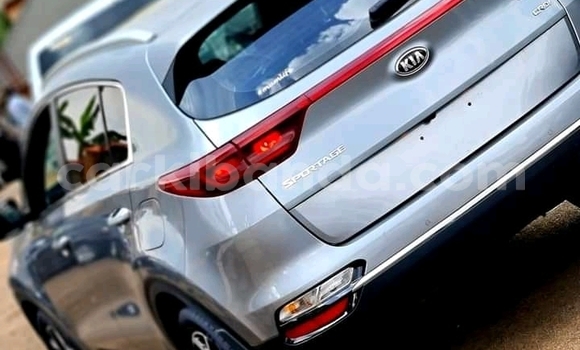 Gura Yakoze Kia Sorento White Imodoka i Kampala mu Uganda