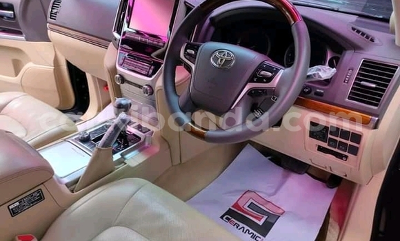 Acheter Occasion Voiture Toyota Land Cruiser Noir à Kampala, Ouganda Acheter Occasion Voiture Toyota Land Cruiser Noir à Kampala, Ouganda