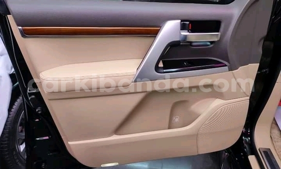 Acheter Occasion Voiture Toyota Land Cruiser Noir à Kampala, Ouganda Acheter Occasion Voiture Toyota Land Cruiser Noir à Kampala, Ouganda