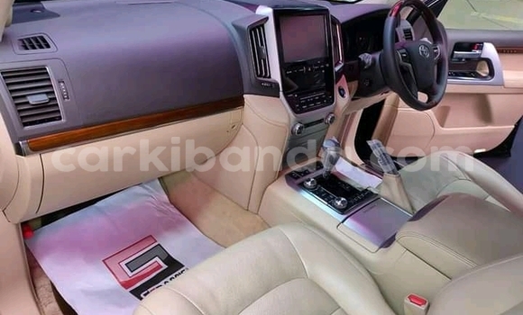 Acheter Occasion Voiture Toyota Land Cruiser Noir à Kampala, Ouganda Acheter Occasion Voiture Toyota Land Cruiser Noir à Kampala, Ouganda