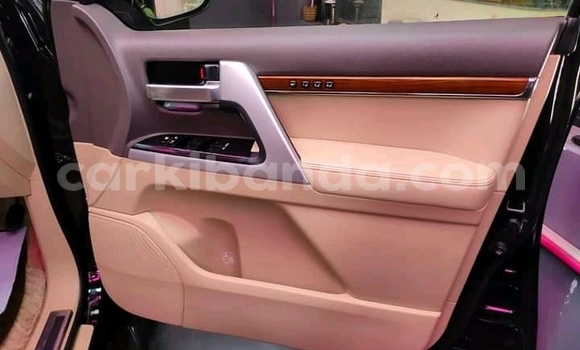 Acheter Occasion Voiture Toyota Land Cruiser Noir à Kampala, Ouganda Acheter Occasion Voiture Toyota Land Cruiser Noir à Kampala, Ouganda