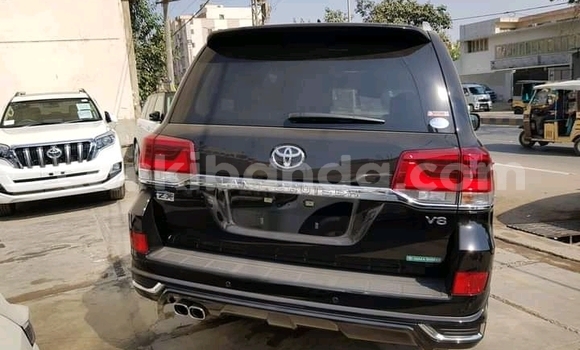 Nunua Ilio tumika Toyota Land Cruiser Nyeusi Gari ndani ya Kampala nchini Uganda Nunua Ilio tumika Toyota Land Cruiser Nyeusi Gari ndani ya Kampala nchini Uganda