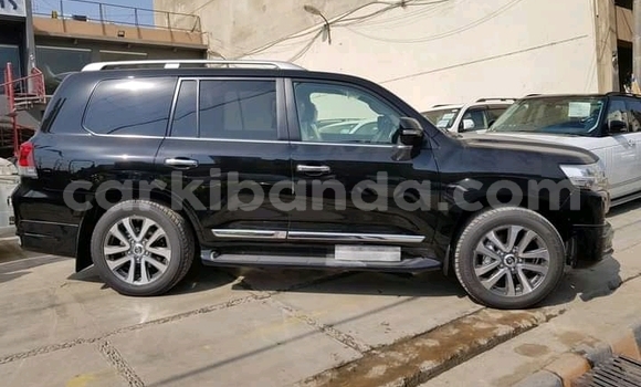 Nunua Ilio tumika Toyota Land Cruiser Nyeusi Gari ndani ya Kampala nchini Uganda Nunua Ilio tumika Toyota Land Cruiser Nyeusi Gari ndani ya Kampala nchini Uganda
