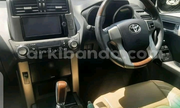 Nunua Ilio tumika Toyota Land Cruiser Prado Fedha Gari ndani ya Kampala nchini Uganda Nunua Ilio tumika Toyota Land Cruiser Prado Fedha Gari ndani ya Kampala nchini Uganda