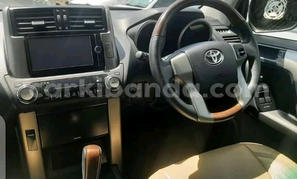 Nunua Ilio tumika Toyota Land Cruiser Prado Fedha Gari ndani ya Kampala nchini Uganda Nunua Ilio tumika Toyota Land Cruiser Prado Fedha Gari ndani ya Kampala nchini Uganda