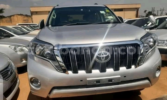 Nunua Ilio tumika Toyota Land Cruiser Prado Fedha Gari ndani ya Kampala nchini Uganda Nunua Ilio tumika Toyota Land Cruiser Prado Fedha Gari ndani ya Kampala nchini Uganda