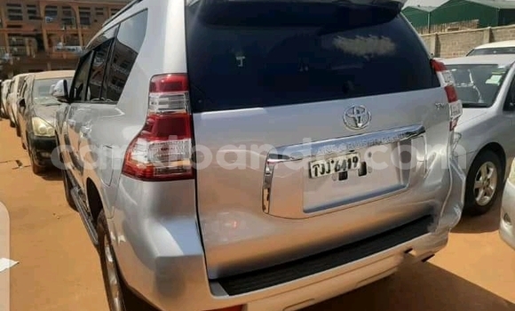 Nunua Ilio tumika Toyota Land Cruiser Prado Fedha Gari ndani ya Kampala nchini Uganda Nunua Ilio tumika Toyota Land Cruiser Prado Fedha Gari ndani ya Kampala nchini Uganda
