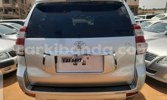 Nunua Ilio tumika Toyota Land Cruiser Prado Fedha Gari ndani ya Kampala nchini Uganda Nunua Ilio tumika Toyota Land Cruiser Prado Fedha Gari ndani ya Kampala nchini Uganda