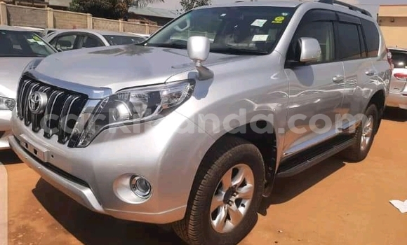 Nunua Ilio tumika Toyota Land Cruiser Prado Fedha Gari ndani ya Kampala nchini Uganda Nunua Ilio tumika Toyota Land Cruiser Prado Fedha Gari ndani ya Kampala nchini Uganda