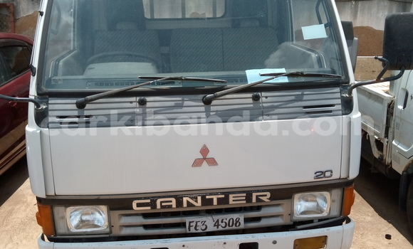 Buy Used Mitsubishi L400 White Truck in Kampala in Uganda